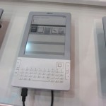 L'ebook reader Acer Lumiread L600, la tastiera occupa 1/3 dello spazio